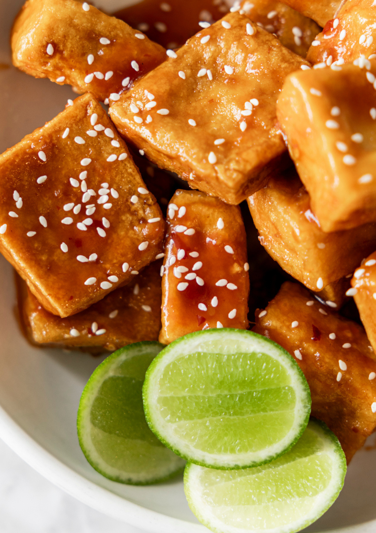 Sticky tofu w. sweet'n'sour sauce, sesame & lime (600g)